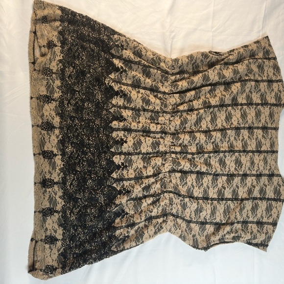 Cato Tan Cap Sleeve Graphic Tunic - Picture 4 of 9